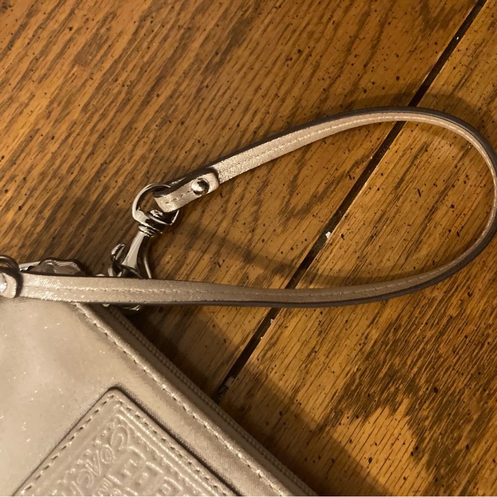 Coach Poppy Wristlet Champagne Metallic - Picture 5 of 11